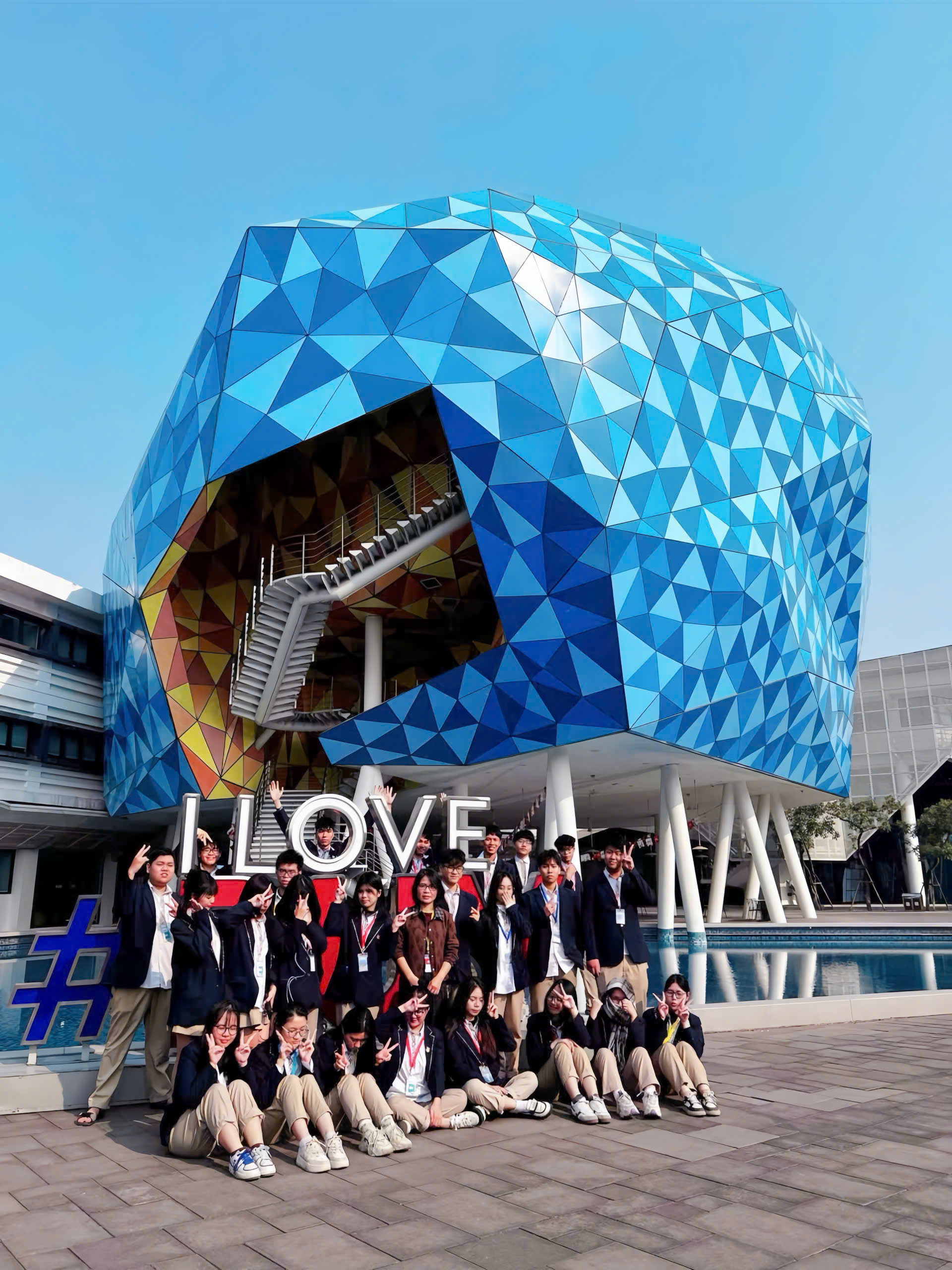 HỌC SINH KHỐI 12 TRƯỜNG THPT NGUYỄN TẤT THÀNH THAM GIA TRẢI NGHIỆM THỰC TẾ TẠI ĐẠI HỌC ANH QUỐC VIỆT NAM (BUV)