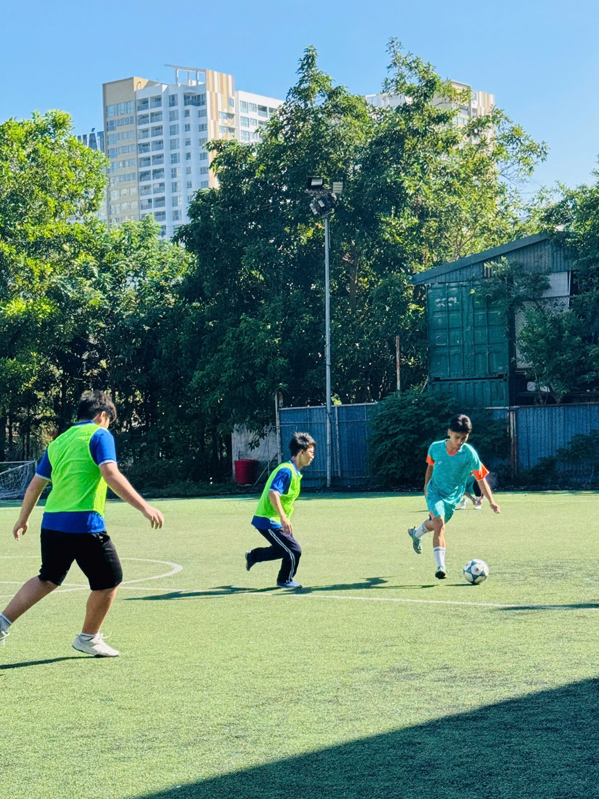 GIẢI BÓNG ĐÁ THPT NGUYỄN TẤT THÀNH – MỘT NGÀY RỰC LỬA VÀ NHỮNG KHOẢNH KHẮC ĐÁNG NHỚ