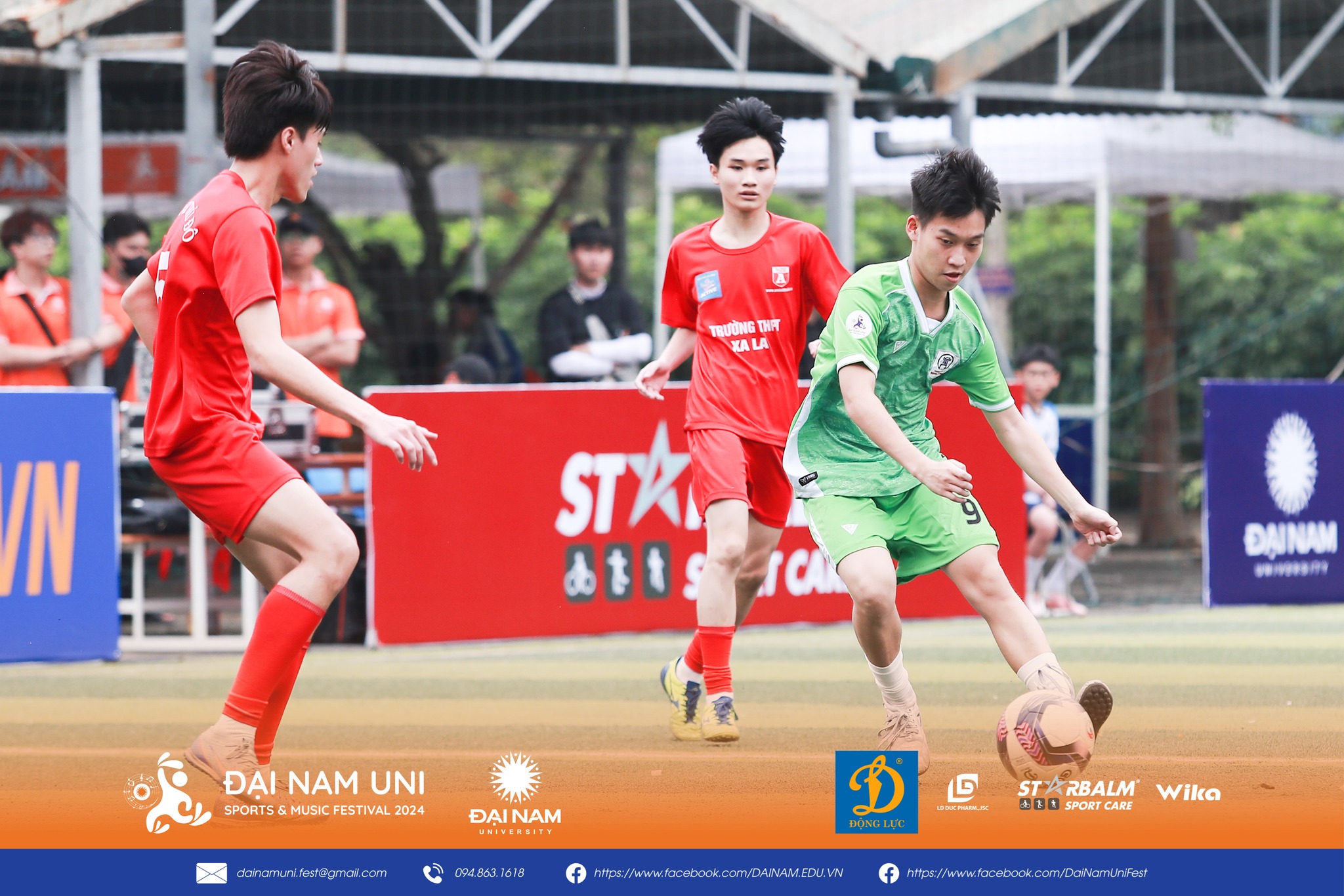 photos/anh_tin_bai_moi/Giai_bong_da_7_nguoi/435673651_122123645384235776_1896503174666057066_n.jpg