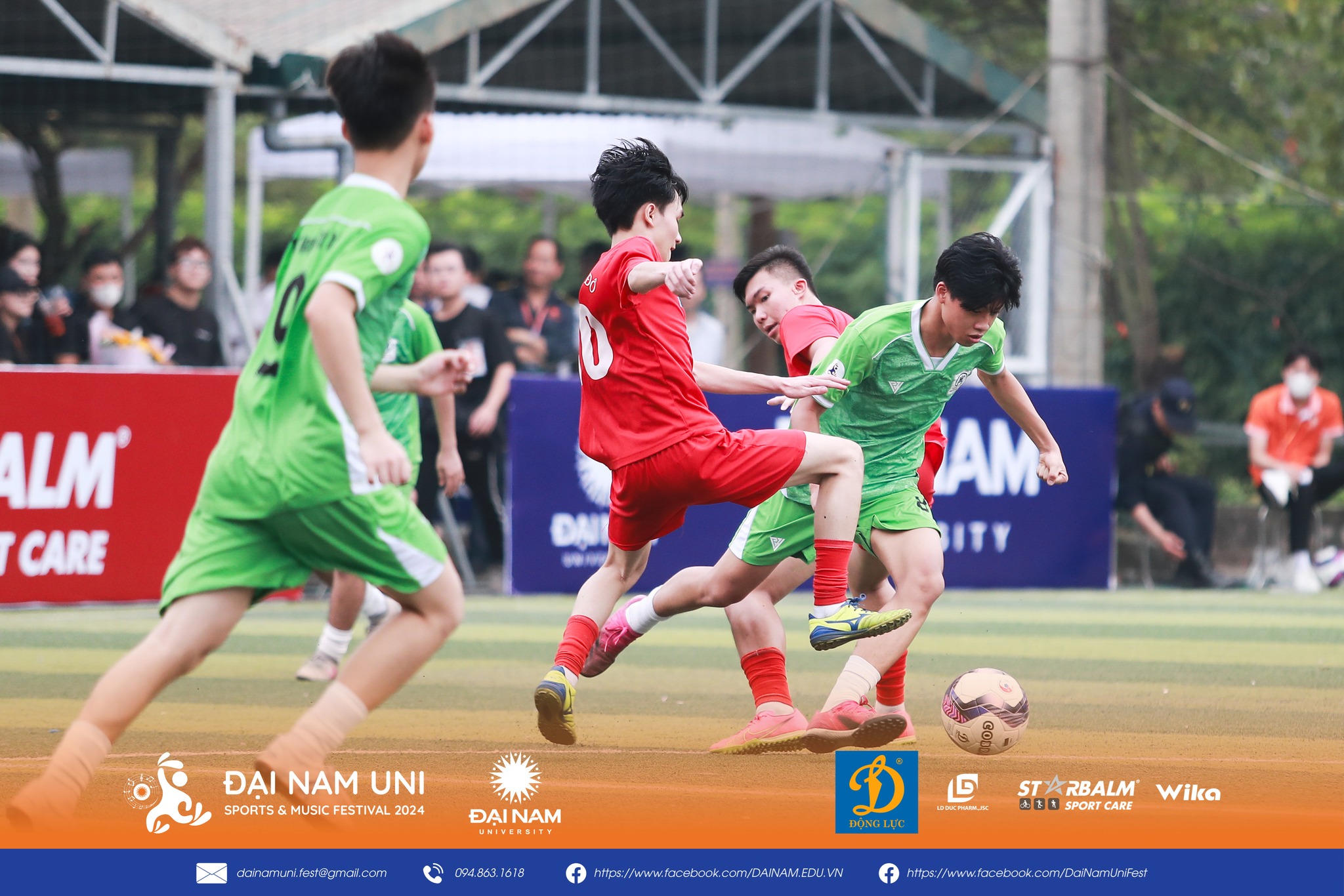 photos/anh_tin_bai_moi/Giai_bong_da_7_nguoi/435787578_122123645516235776_9017514942141114785_n.jpg